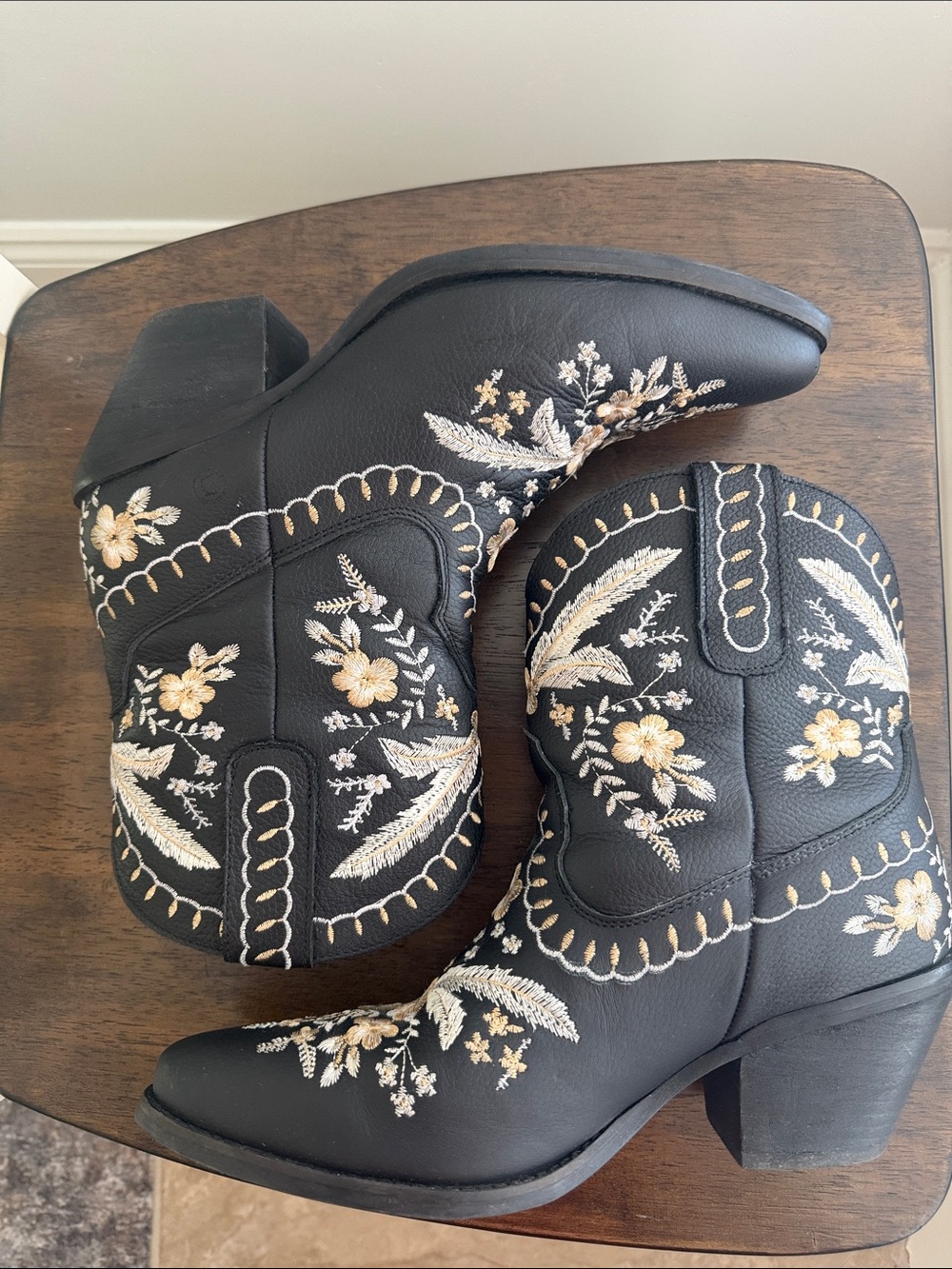 dingo Black Western Embroidered Ankle Boots womens 9